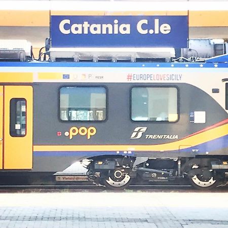 Binario 8 Catania Stazione Centrale Exterior foto